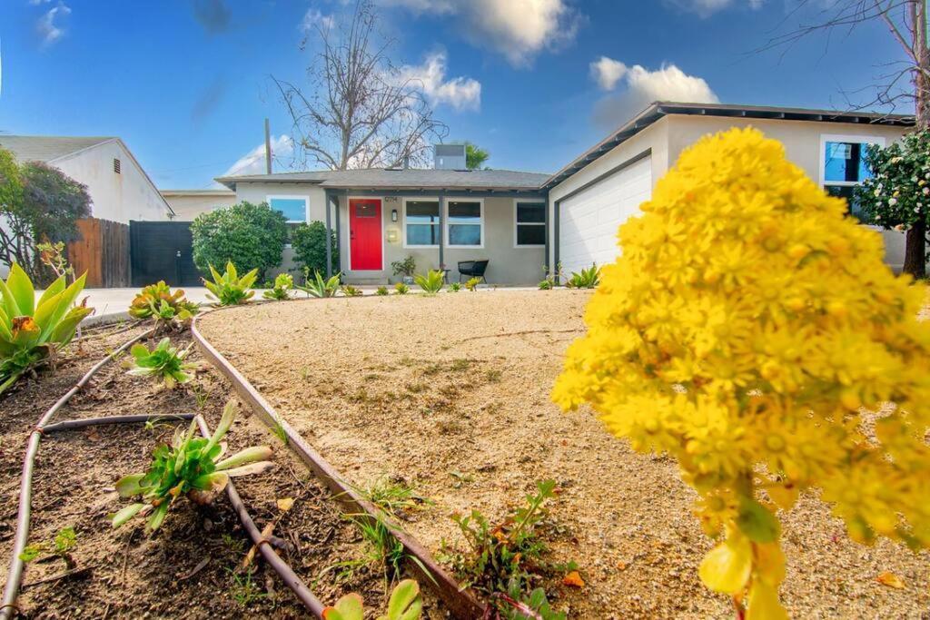 Beautiful 3 Bed 1 Bath Designer Home + Hot Tub Los Angeles Exterior photo